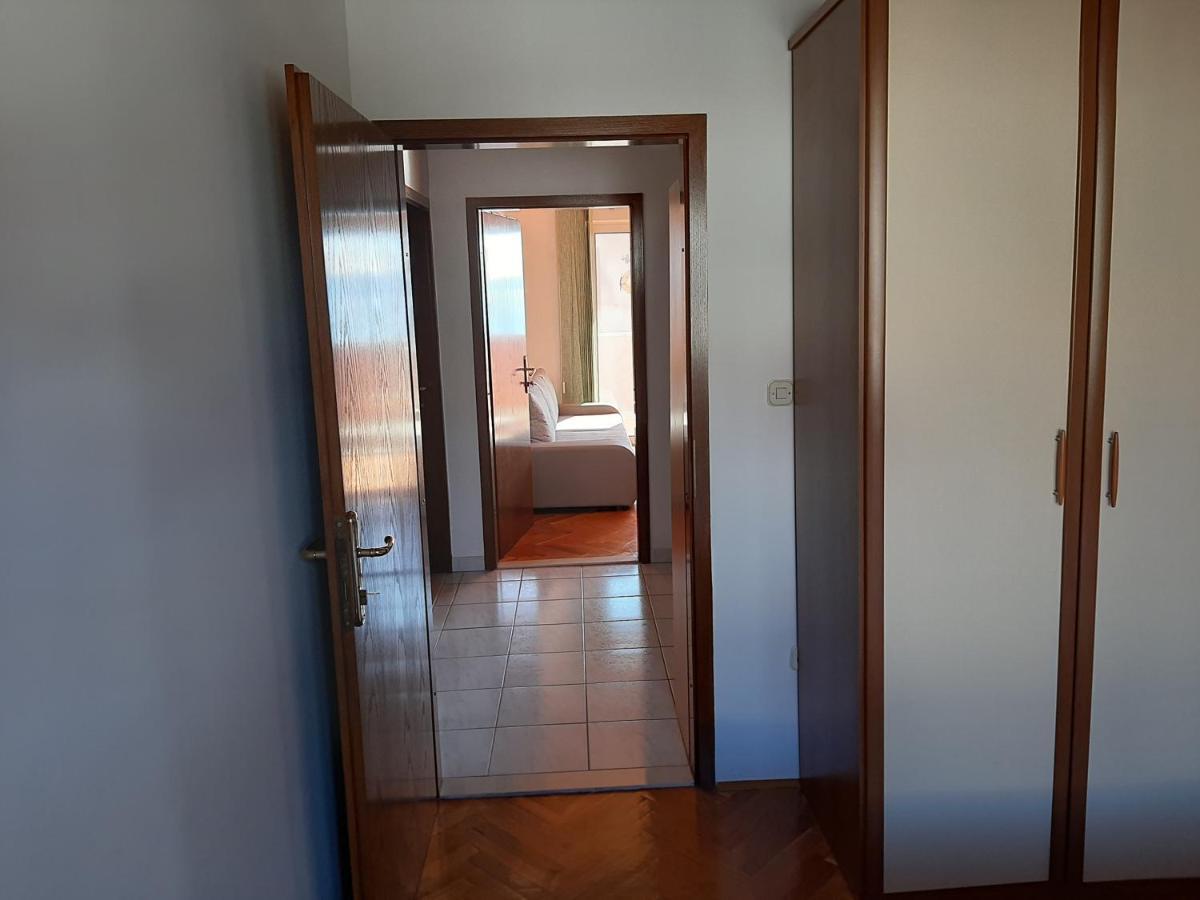 Apartments Ljulj Трогір Екстер'єр фото