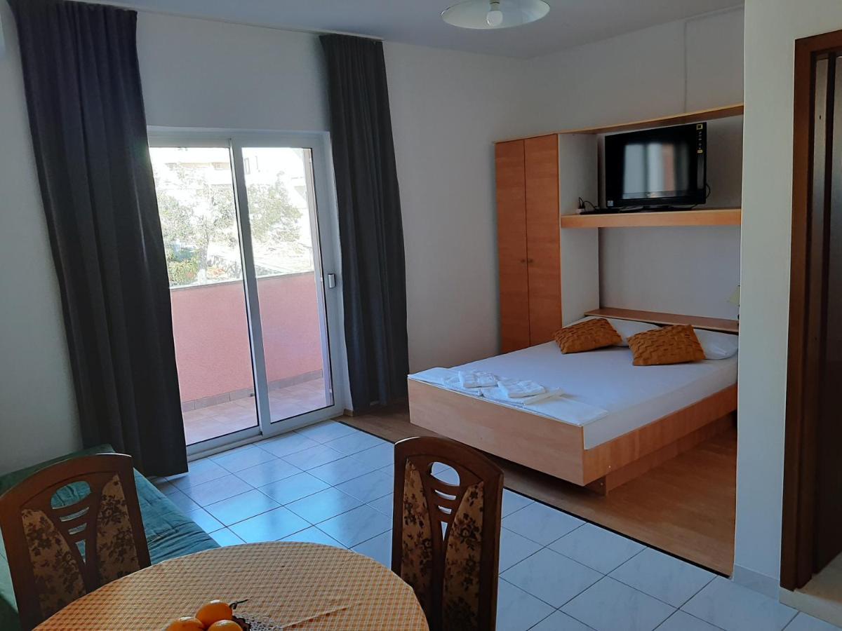 Apartments Ljulj Трогір Екстер'єр фото